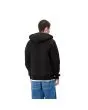 Hombre con chaqueta de inverno Carhartt WIP Hooded Car-Lux Jacket Negra y Gris posterior
