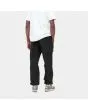 Hombre con pantalón Carhartt WIP Cargo Jogger Negro posterior