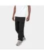 Hombre con pantalón Carhartt WIP Cargo Jogger Negro lateral