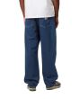Hombre con Pantalón vaquero Carhartt WIP Landon azul lavado a la piedra posterior