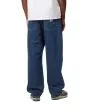Hombre con Pantalón vaquero Carhartt WIP Landon azul lavado a la piedra posterior