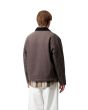 Hombre con chaqueta workwear Carhartt WIP OG Detroit Jacket Tobacco-Black (Stone Canvas) espalda