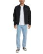 Hombre con Chaqueta Deus Ex Machina Address Workwear Jacket Negra corte regular