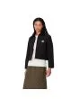 Mujer con Cazadora Carhartt WIP W' Newkirk Jacket Negra con estampado camo y marrón tamarindo