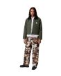 Mujer con Cazadora Carhartt WIP W' Newkirk Jacket verde con estampado interior de perro corte holgado