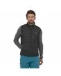 Hombre con chaleco acolchado e impermeable plegable Patagonia Nano Puff Vest Negro