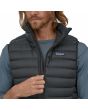 Hombre con chaleco acolchado impermeable Patagonia Down Sweater Vest Negro cremallera