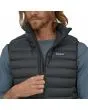 Hombre con chaleco acolchado impermeable Patagonia Down Sweater Vest Negro cremallera