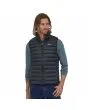 Hombre con chaleco acolchado impermeable Patagonia Down Sweater Vest Negro