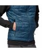 Hombre con chaleco acolchado impermeable Patagonia Nano Puff Lagom Blue Azul bolsillos