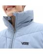 Mujer con chaqueta acolchada impermeable Vans Foundry MTE azul celeste cuello