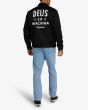Hombre con Chaqueta Deus Ex Machina Workwear Jacket negra posterior