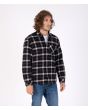 Hombre con chaqueta Franela Hurley Santa Cruz Sherpa Lined Shacket negra derecha