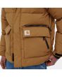 Hombre con Chaqueta acolchada impermeable Carhartt WIP Munro Jacket Marrón bolsillo