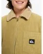 Hombre con chaqueta de pana Quiksilver DNA Sherpa Harrington Beige  bolsillo