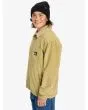 Hombre con chaqueta de pana Quiksilver DNA Sherpa Harrington Beige  lateral 