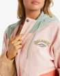 Mujer con Chaqueta de pana Billabong Set The Tone Jacket Multicolor bordado logo