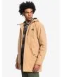Hombre con chaqueta parka impermeable Quiksilver New Skyward marrón lateral