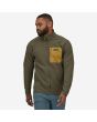 Hombre con Chaqueta impermeable Patagonia M's R2 TechFace verde