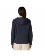 Mujer con chaqueta de forro polar con capucha Patagonia Retro Pile Hoody Azul Marino posterior