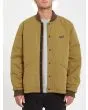 Hombre con chaqueta acolchada reversible Volcom Lookster anverso mostaza abierta