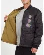 Hombre con chaqueta acolchada reversible Volcom Lookster anverso negra interior