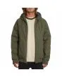 Hombre con Chaqueta resistente al agua con capucha Volcom Hernan 5K Military abierta