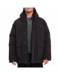 Hombre con Chaqueta Volcom Northernman 10K Negra abierta