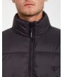 Hombre con Chaqueta acolchada Volcom Walltz reversible negra cuello