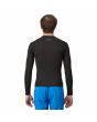 Hombre con Chaquetilla surf Patagonia Yulex Regulator Lite Front Zip de manga larga negra 2mm posterior