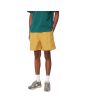 Hombre con Bañador Carhartt WIP Chase Swim Trunks Amarillo con logo dorado