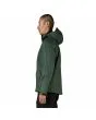 Hombre con Chubasquero plegable Patagonia M's Torrentshell 3L Rain Jacket Old Growth Green lateral
