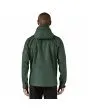 Hombre con Chubasquero plegable Patagonia M's Torrentshell 3L Rain Jacket Old Growth Green posterior
