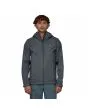 Hombre con chaqueta impermeable plegable Patagonia Men's Torrentshell 3L Jacket Smolder Blue azul marino