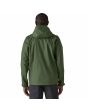 Hombre con Chubasquero plegable Patagonia M's Torrentshell 3L Rain Jacket Torrey Pine Green posterior