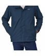 Hombre con chaqueta impermeable Patagonia Jackson Glacier Rain Jacket Azul Tidepool bolsillos laterales