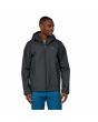 Hombre con Chubasquero plegable Patagonia M's Torrentshell 3L negro