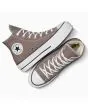 Zapatillas Converse con plataforma Chuck Taylor All Star Lift High Top color marrón blanco y negro para mujer superior