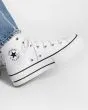 Zapatillas Converse Chuck Taylor All Star Lift Platform High Top color blanco y negro para mujer detalle