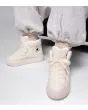 Mujer con Botas Converse Chuck Taylor All Star Elements Boot blancas 