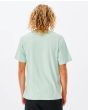 Hombre con Camiseta orgánica de manga corta Rip Curl Corp Icon verde menta posterior
