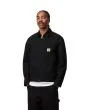 Hombre con cazadora ligera Carhartt WIP Detroit Jacket Summer Negra cerrada