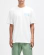 Hombre con Camiseta Deus Plenty Good Blanco Vintage