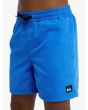 Niño con short de natación Quiksilver Everyday Solid Volley 14 Azul Nebulosa cintura elástica