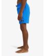 Niño con short de natación Quiksilver Everyday Solid Volley 14 Azul Nebulosa lateral