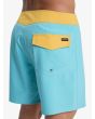 Hombre con boardshort Quiksilver Surfsilk Kaimana 16in Azul Aguamarina bolsillo trasero