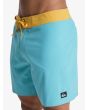 Hombre con boardshort Quiksilver Surfsilk Kaimana 16in Azul Aguamarina cintura fija con cordón