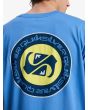 Hombre con Quiksilver camiseta EV Duality azul Riviera detalle gráfico espalda