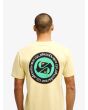 Hombre con Camiseta de manga corta Quiksilver EV Duality amarillo Straw estampado espalda