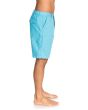 Hombre con Bermudas tipo chino Quiksilver Everyday 20" azules  derecha